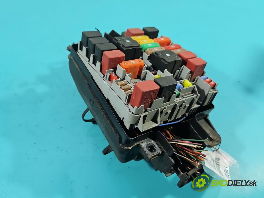 Fiat Punto Grande 1.4 8v 77 hp manual 57 kW 1368 cm3 5- skříňka pojistková 735471684 (Pojistková skříňka)