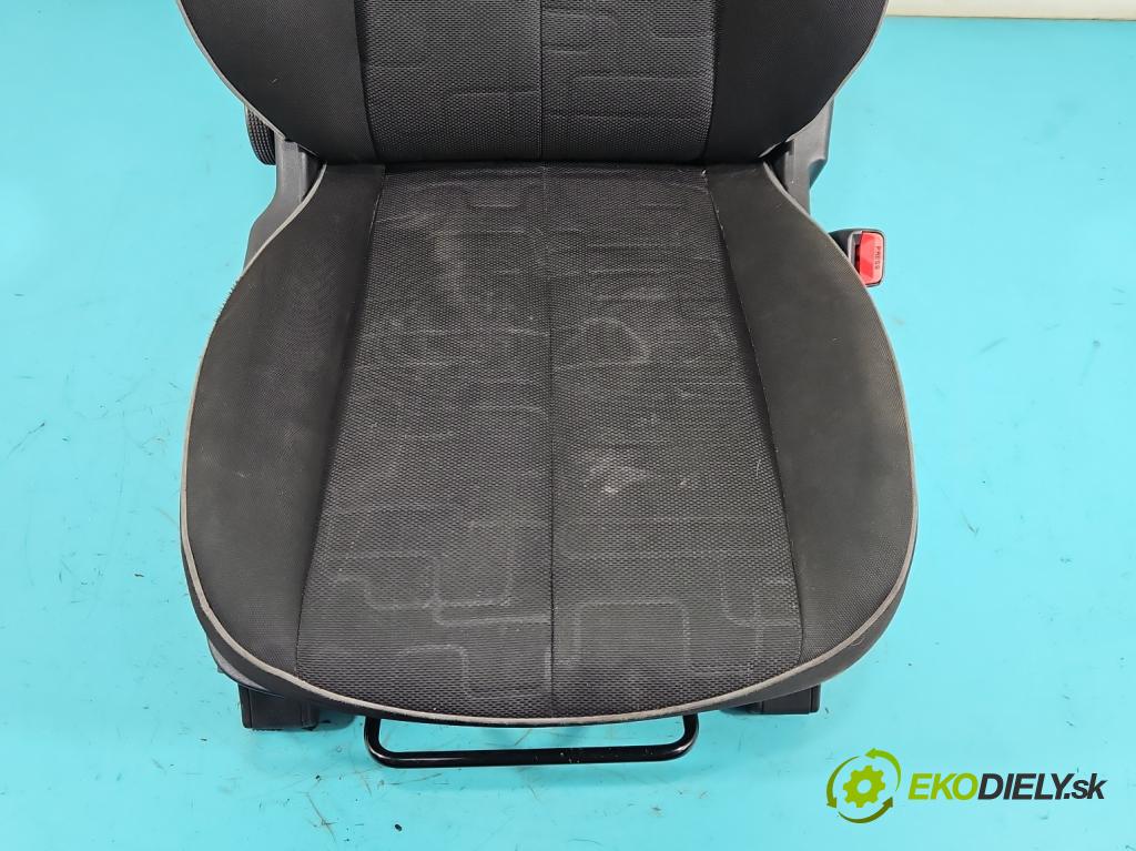 Kia Venga 1.4 crdi 75 HP manual 55 kW 1396 cm3 5- Sedačka pravý  (Sedadlo)