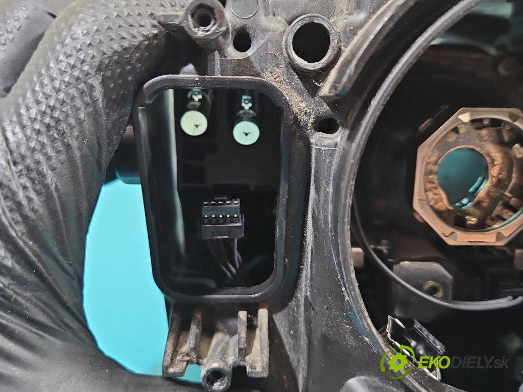 Audi A5 8T 2007-2016 2.0 TFSI 224hp automatic 165 kW 1984 cm3 5- Reflektor: ľavý 8T0941005C (Kľučka dverí ostatné)