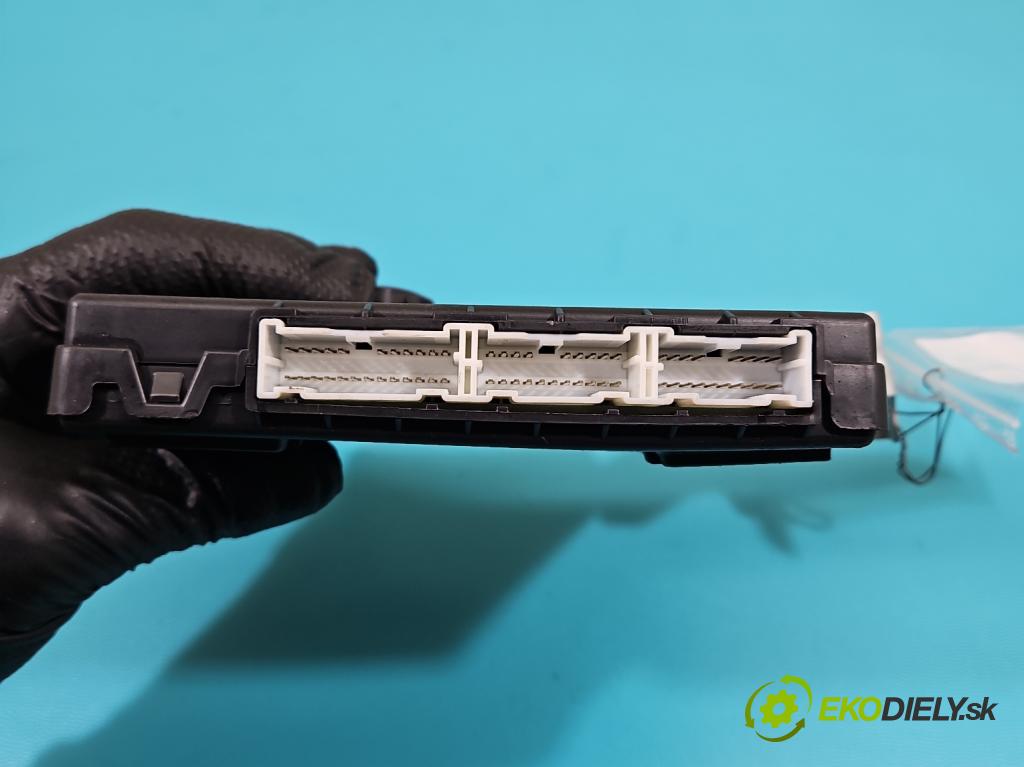 Kia Venga 1.4 crdi 75 HP manual 55 kW 1396 cm3 5- riadiaca jednotka komfortu 95400-1P200