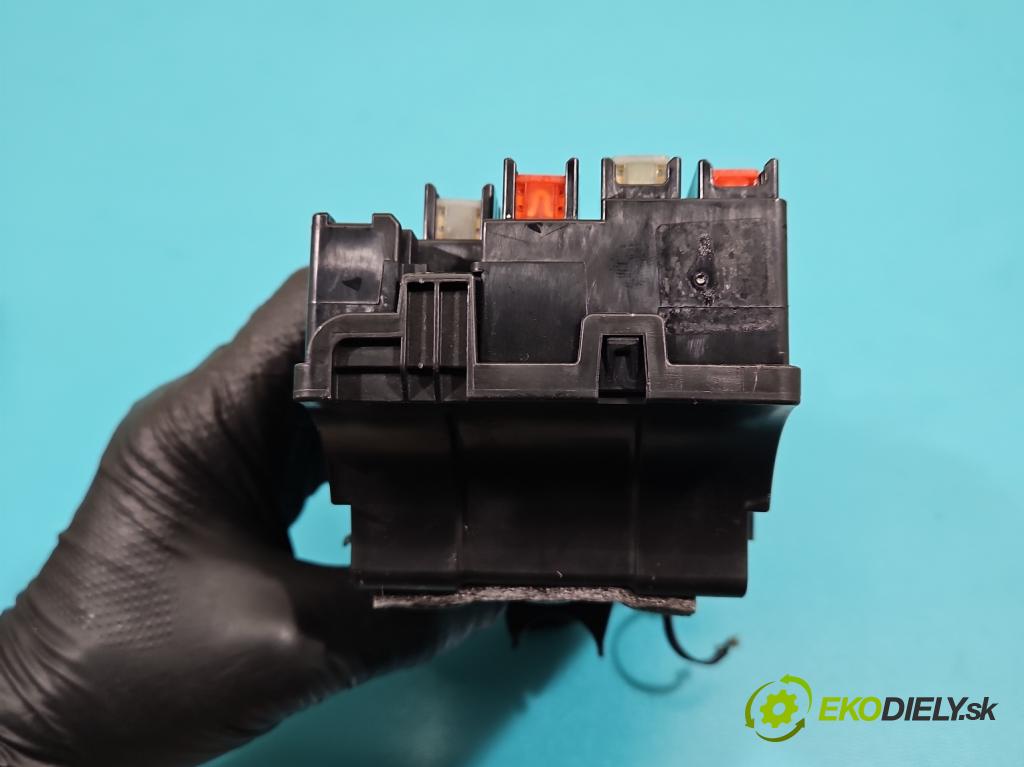 Opel Mokka A 2012-2019 1.6 cdti 136hp manual 100 kW 1598 cm3 5- skříňka pojistková  (Pojistková skříňka)