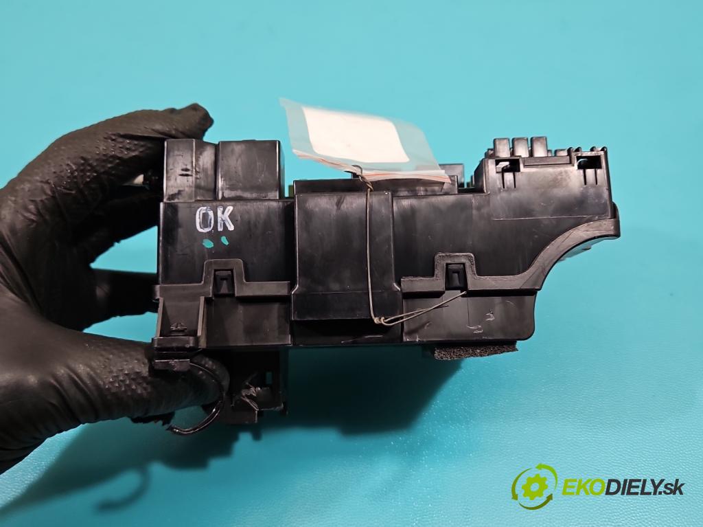 Opel Mokka A 2012-2019 1.6 cdti 136hp manual 100 kW 1598 cm3 5- skříňka pojistková  (Pojistková skříňka)