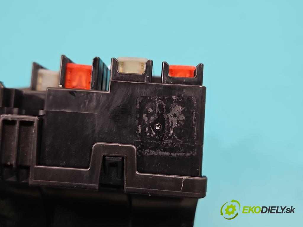 Opel Mokka A 2012-2019 1.6 cdti 136hp manual 100 kW 1598 cm3 5- skříňka pojistková  (Pojistková skříňka)