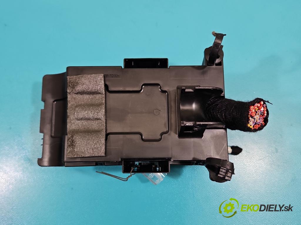 Opel Mokka A 2012-2019 1.6 cdti 136hp manual 100 kW 1598 cm3 5- skříňka pojistková  (Pojistková skříňka)