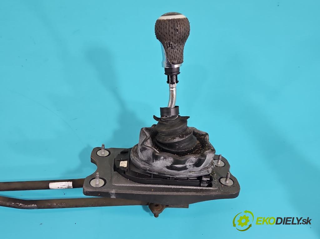 Audi A5 8T 2007-2016 3.0 tdi V6 239KM manual 176 kW 2967 cm3 2- Páka: Změny: stupeň,rýchlosť 8K0711271B (Rýchlostná páka (kulisa))