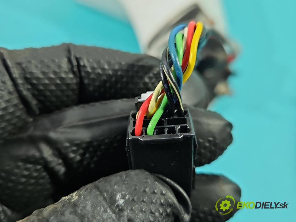 Opel Mokka A 2012-2019 1.6 cdti 136hp manual 100 kW 1598 cm3 5- zpětné zrcátko levé  (Klika dveří ostatní)