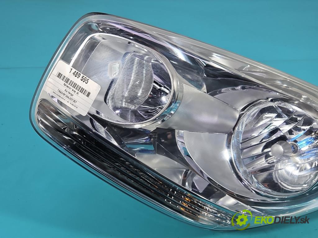 Kia Venga 1.4 crdi 75 HP manual 55 kW 1396 cm3 5- Reflektor: ľavý  (Kľučka dverí ostatné)
