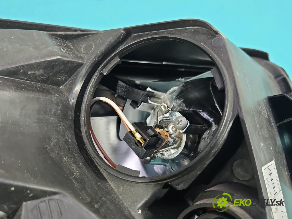Kia Venga 1.4 crdi 75 HP manual 55 kW 1396 cm3 5- Reflektor: ľavý  (Kľučka dverí ostatné)