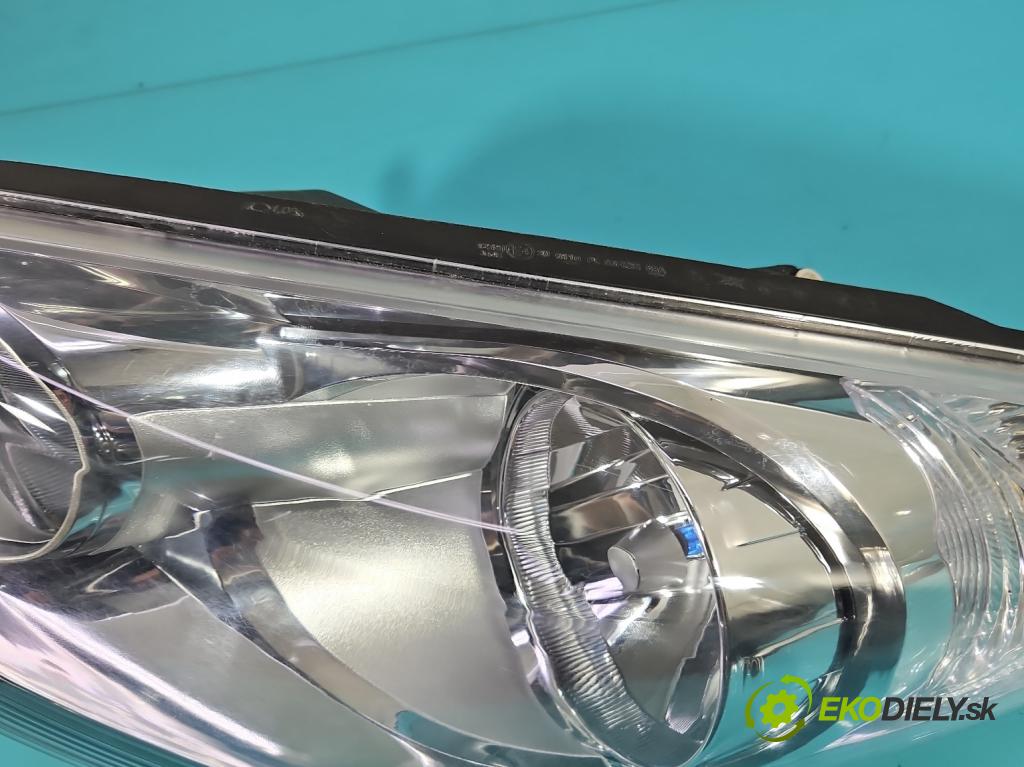 Kia Venga 1.4 crdi 75 HP manual 55 kW 1396 cm3 5- Reflektor: ľavý  (Kľučka dverí ostatné)