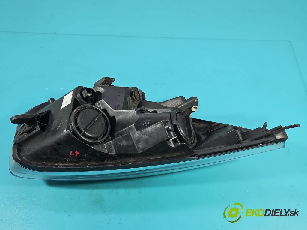 Kia Venga 1.4 crdi 75 HP manual 55 kW 1396 cm3 5- Reflektor: ľavý  (Kľučka dverí ostatné)