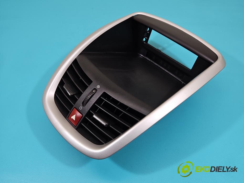 Peugeot 207 1.4 16v (201573) 95 HP manual 70 kW 1397 cm3 5- Mřížka: kúrenia stredová 9656332277 (Mriežka kúrenia (fukár))