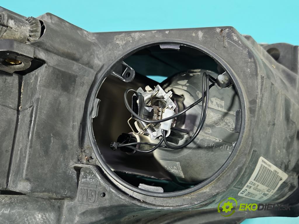 Opel Corsa D 2006-2014 1.2 16v 80 HP manual 59 kW 1229 cm3 5- Reflektor: pravý 13186382 (Svetlo predné pravé)