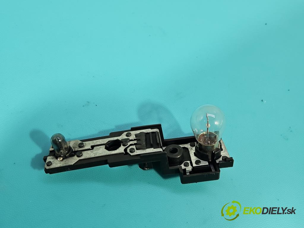 Seat Ibiza III 6L 2002-2008 1.4 16V 75 HP manual 55 kW 1390 cm3 5- svetlo / reflektor zadné ľavé 6L6945093F (Kľučka dverí ostatné)