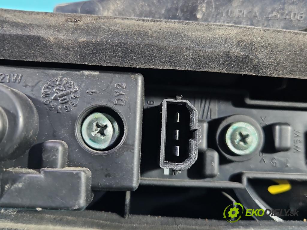 Seat Ibiza III 6L 2002-2008 1.4 16V 75 HP manual 55 kW 1390 cm3 5- svetlo / reflektor zadné ľavé 6L6945093F (Kľučka dverí ostatné)