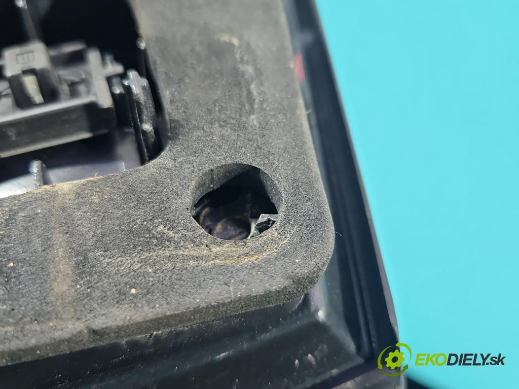 Seat Ibiza III 6L 2002-2008 1.4 16V 75 HP manual 55 kW 1390 cm3 5- svetlo / reflektor zadné ľavé 6L6945093F (Kľučka dverí ostatné)