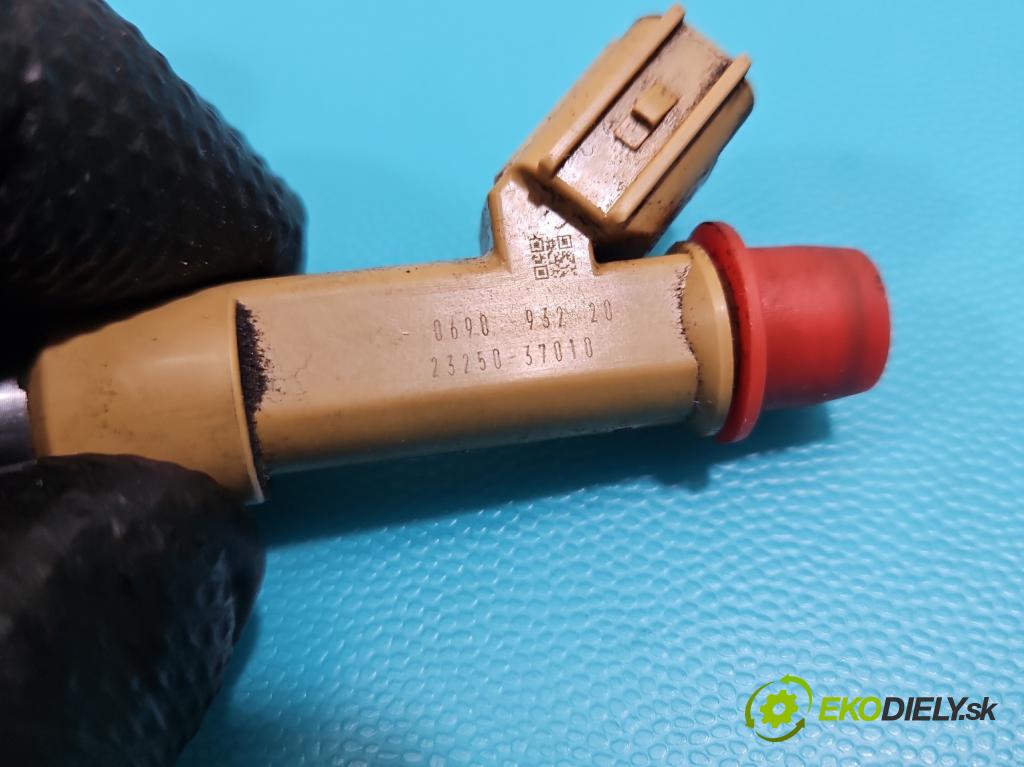 Toyota Avensis III T27 2009-2018 2.0 16v 152KM manual 112 kW 1987 cm3 5- vstrek 23250-37010 (Vstrekovač paliva)