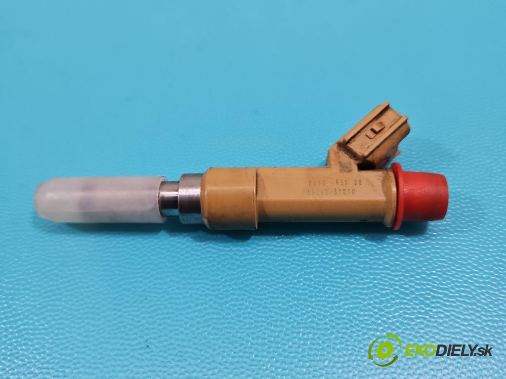 Toyota Avensis III T27 2009-2018 2.0 16v 152KM manual 112 kW 1987 cm3 5- vstrek 23250-37010 (Vstrekovač paliva)