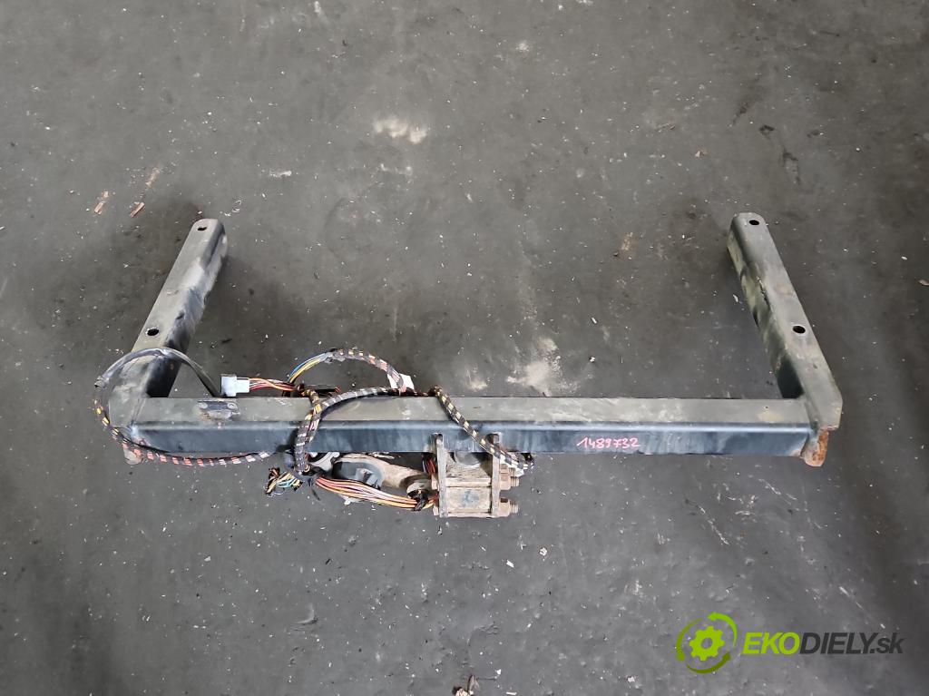 Audi A5 8T 2007-2016 3.0 tdi V6 239KM manual 176 kW 2967 cm3 2- oko tažné  (Tažné zařízení)