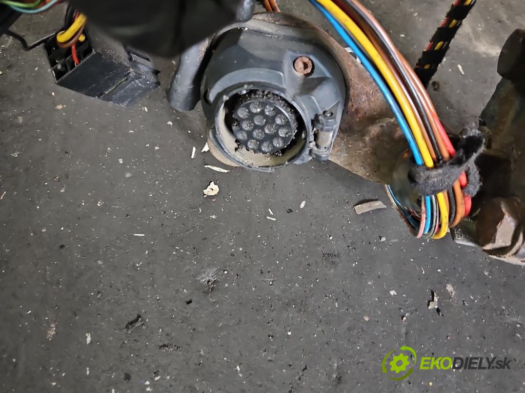 Audi A5 8T 2007-2016 3.0 tdi V6 239KM manual 176 kW 2967 cm3 2- oko tažné  (Tažné zařízení)