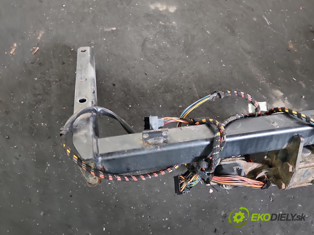 Audi A5 8T 2007-2016 3.0 tdi V6 239KM manual 176 kW 2967 cm3 2- oko tažné  (Tažné zařízení)