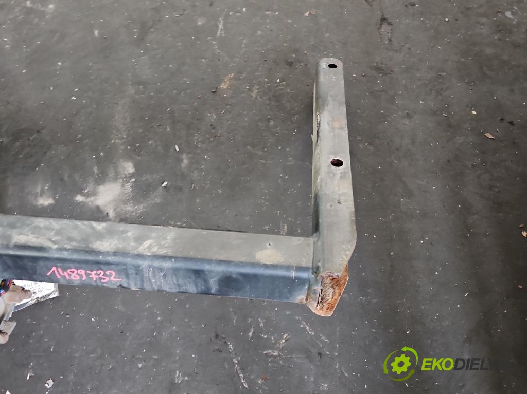 Audi A5 8T 2007-2016 3.0 tdi V6 239KM manual 176 kW 2967 cm3 2- oko tažné  (Tažné zařízení)