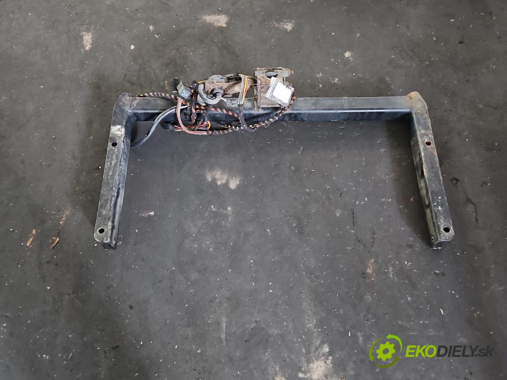 Audi A5 8T 2007-2016 3.0 tdi V6 239KM manual 176 kW 2967 cm3 2- oko tažné  (Tažné zařízení)