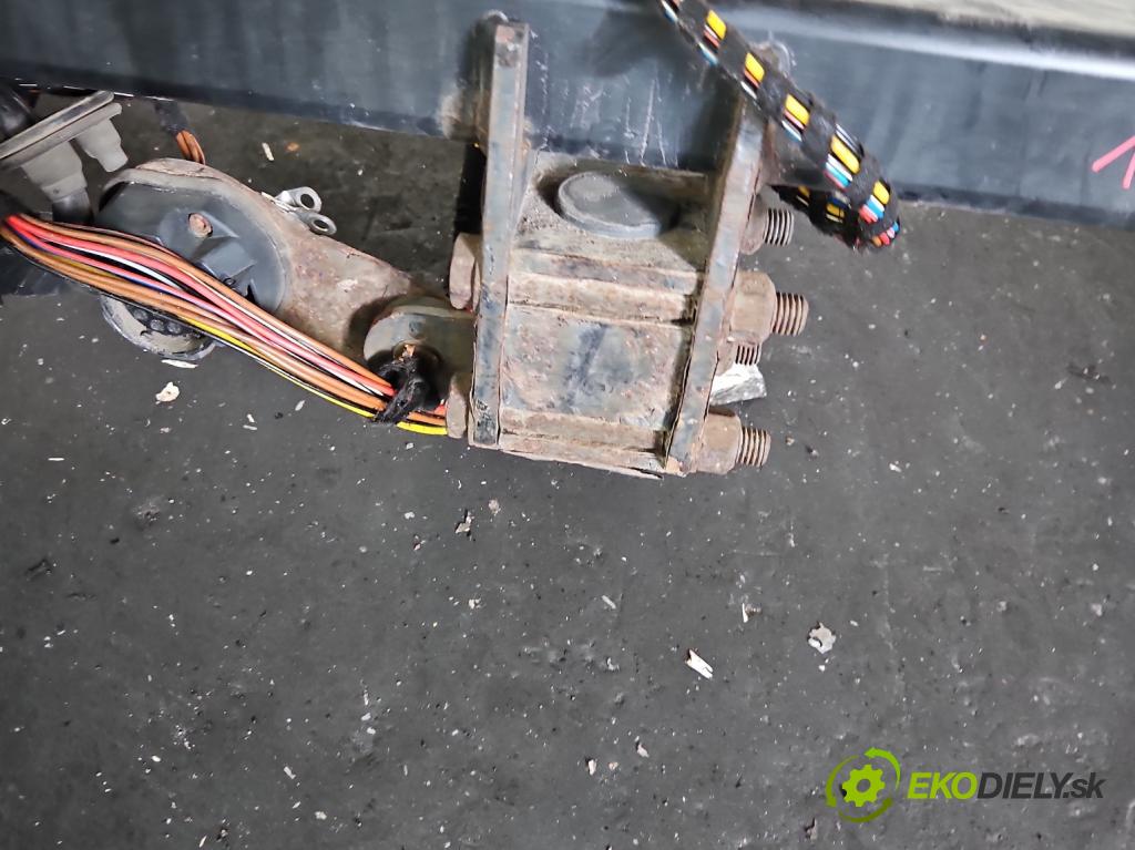 Audi A5 8T 2007-2016 3.0 tdi V6 239KM manual 176 kW 2967 cm3 2- oko tažné  (Tažné zařízení)