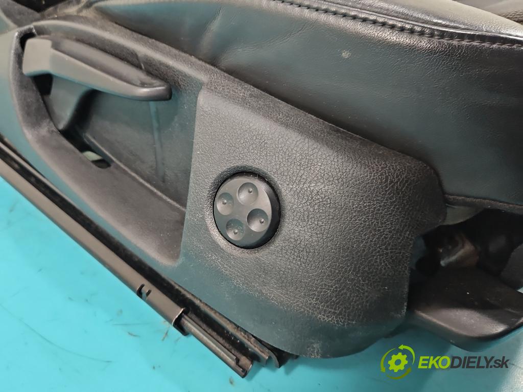 Audi A5 8T 2007-2016 3.0 tdi V6 239KM manual 176 kW 2967 cm3 2- Sedačka pravý  (Sedadlo)