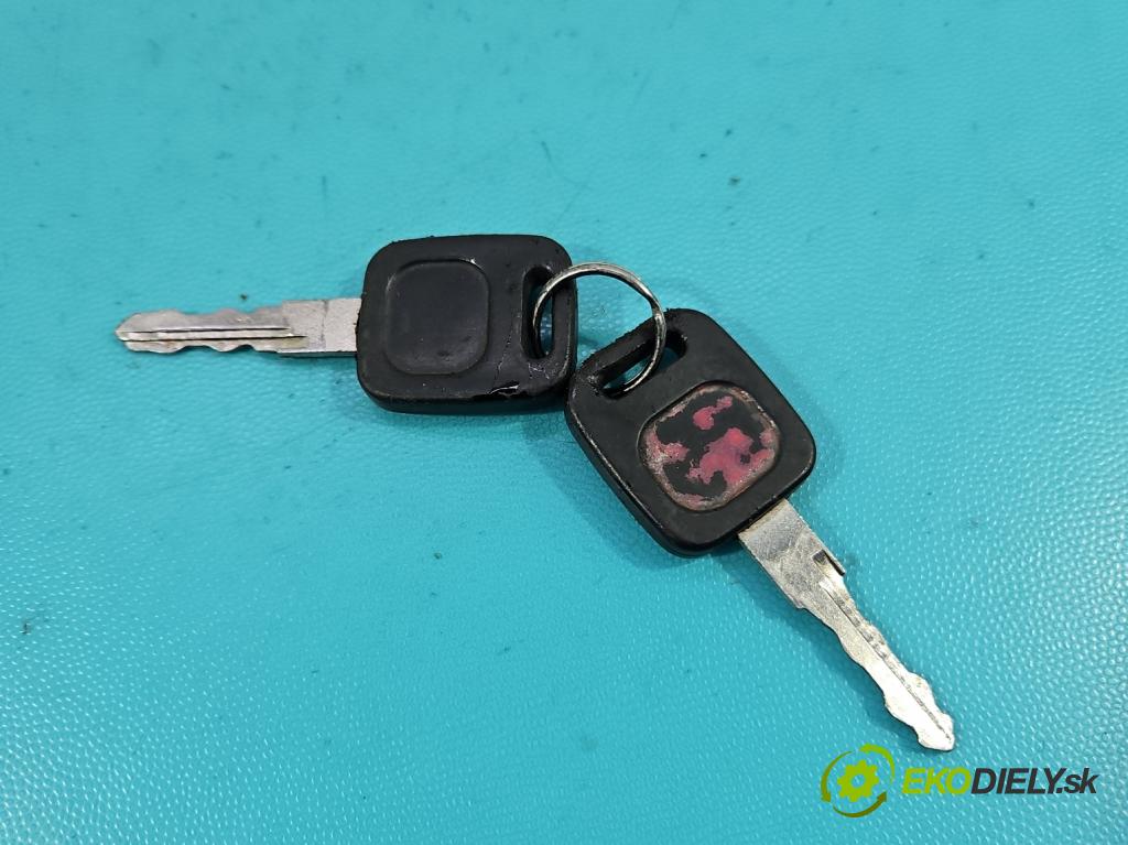 Audi 80 B4 1991-1994 2.0 JEDEN: 90 HP manual 66 kW 1984 cm3 4- Spínačka  (Spínacia skrinka)