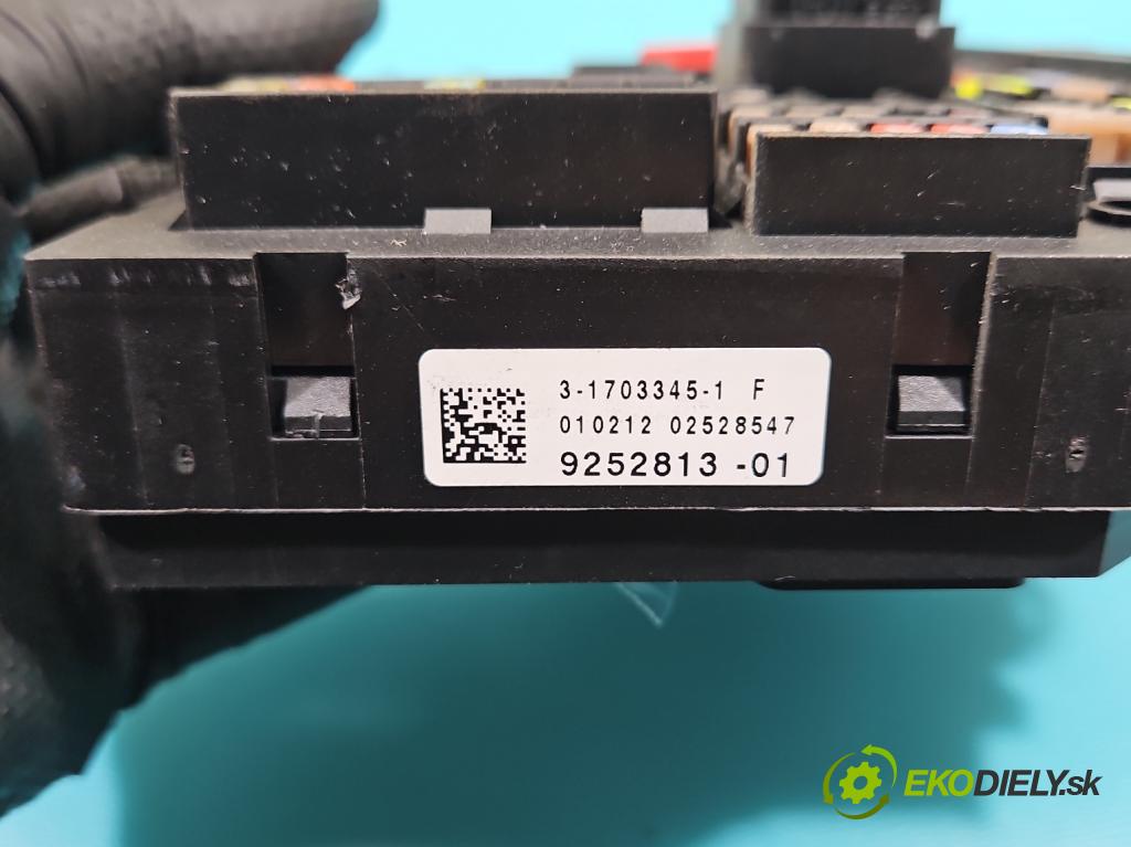 Bmw 5 F10 2010-2017 2.0 T 245KM automatic 180 kW 1997 cm3 4- skříňka pojistková 9252813-01 (Pojistková skříňka)