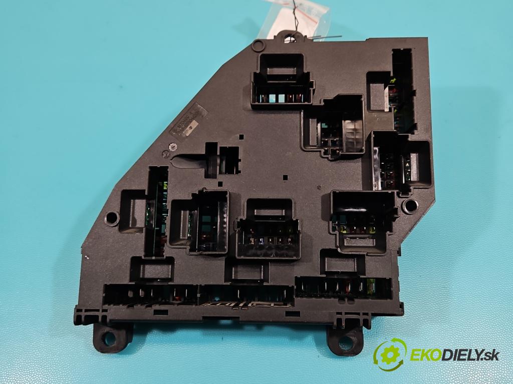 Bmw 5 F10 2010-2017 2.0 T 245KM automatic 180 kW 1997 cm3 4- skříňka pojistková 9252813-01 (Pojistková skříňka)
