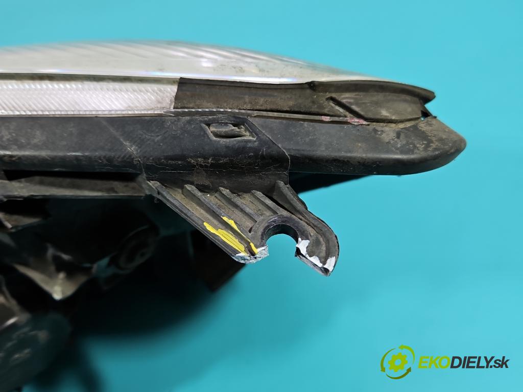 Kia Rio II 2005-2011 1.4 16V 97KM manual 71.3 kW 1399 cm3 4- Reflektor: pravý  (Svetlo predné pravé)