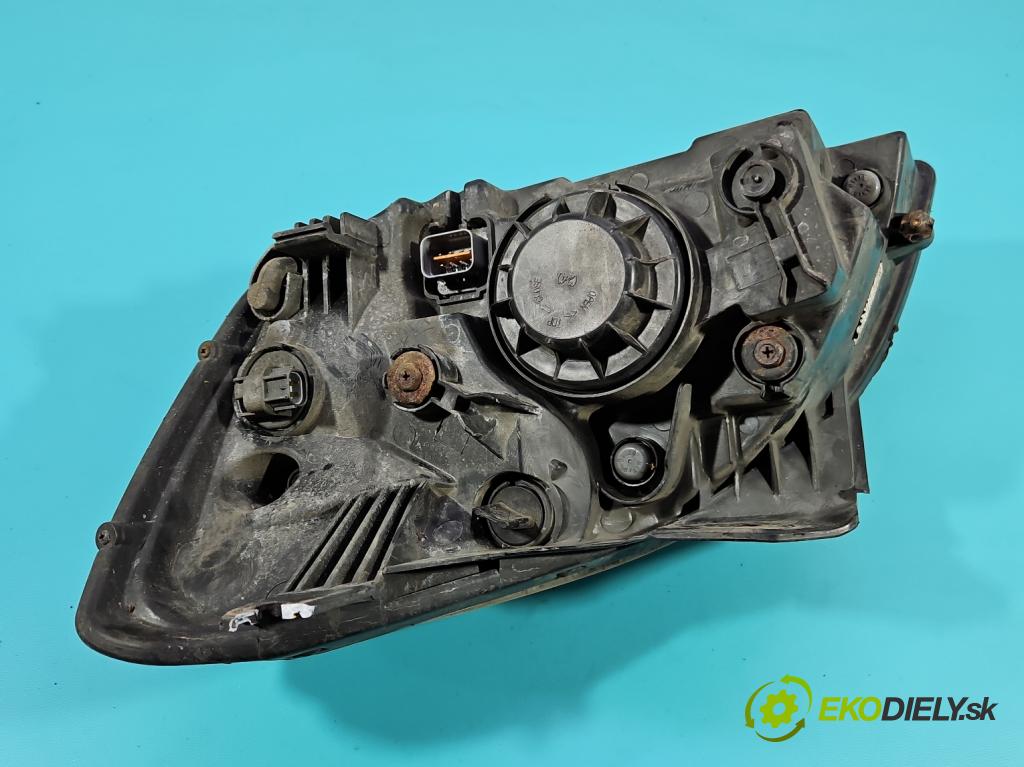 Kia Rio II 2005-2011 1.4 16V 97KM manual 71.3 kW 1399 cm3 4- Reflektor: pravý  (Svetlo predné pravé)