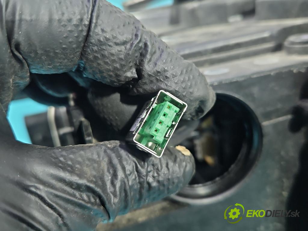 Audi Q5 2008-2016 2.0 tdi 170 HP manual 125 kW 1968 cm3 5- Reflektor: ľavý 8R0941029AF (Kľučka dverí ostatné)