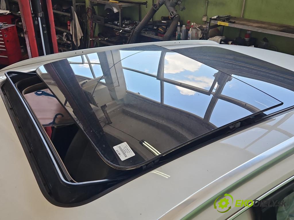 Audi Q5 2008-2016 2.0 tdi 170 hp manual 125 kW 1968 cm3 5- Střešní okno: 8R0877041A (Sklo karoserie)