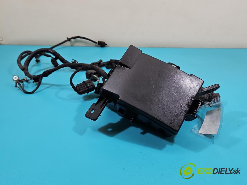 Kia Venga 1.4 crdi 75 hp manual 55 kW 1396 cm3 5- skříňka pojistková 91240-1P030 (Pojistková skříňka)