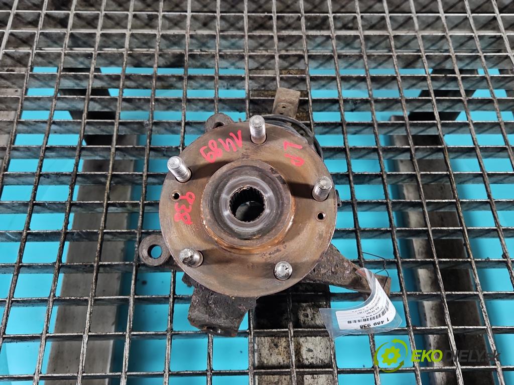 Kia Venga 1.4 crdi 75 hp manual 55 kW 1396 cm3 5- náboj levé  (Náboj kola)