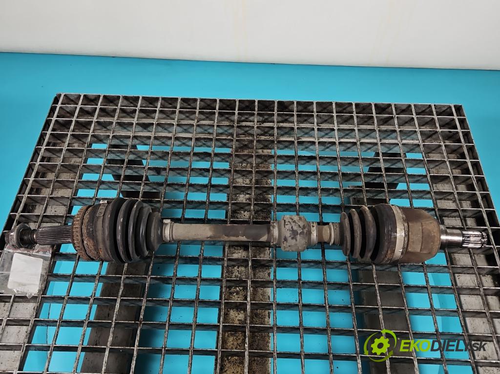 Kia Venga 1.4 crdi 75 HP manual 55 kW 1396 cm3 5- poloos predné ľavé 