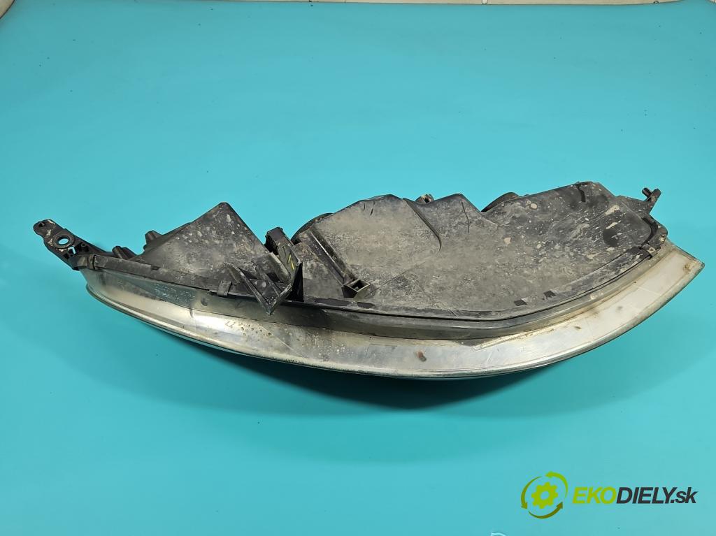 Peugeot 407 1.6 hdi 109 HP manual 80 kW 1560 cm3 5- Reflektor: ľavý 9660236180 (Kľučka dverí ostatné)