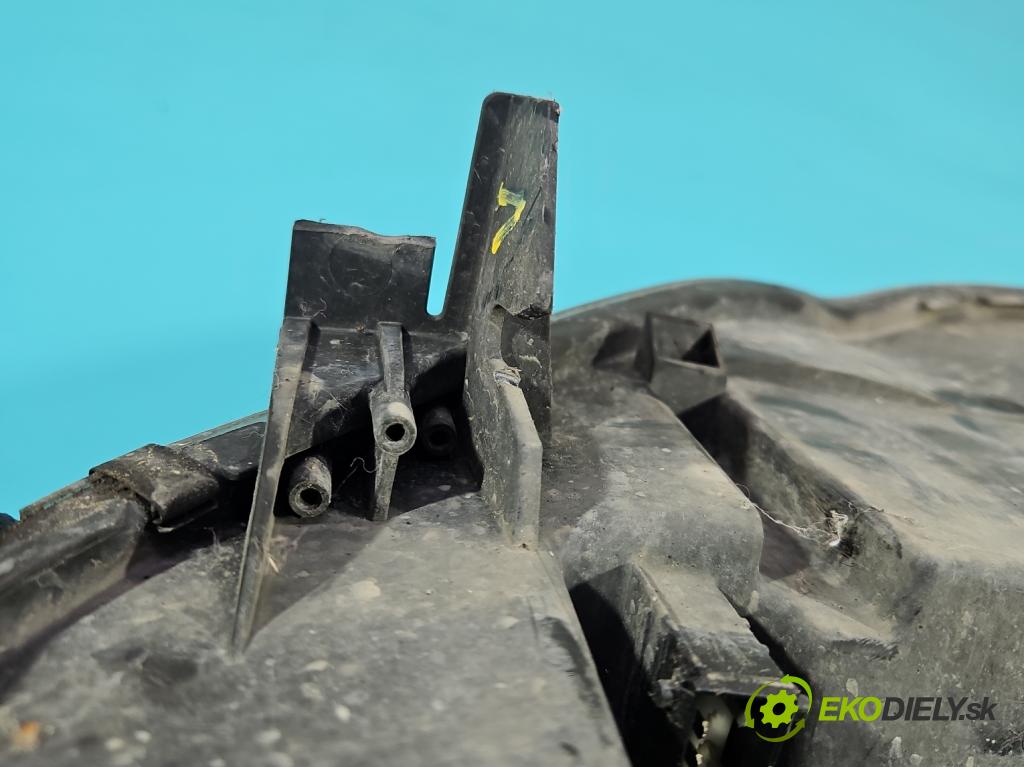 Peugeot 407 1.6 hdi 109 HP manual 80 kW 1560 cm3 5- Reflektor: pravý 9660235980 (Svetlo predné pravé)