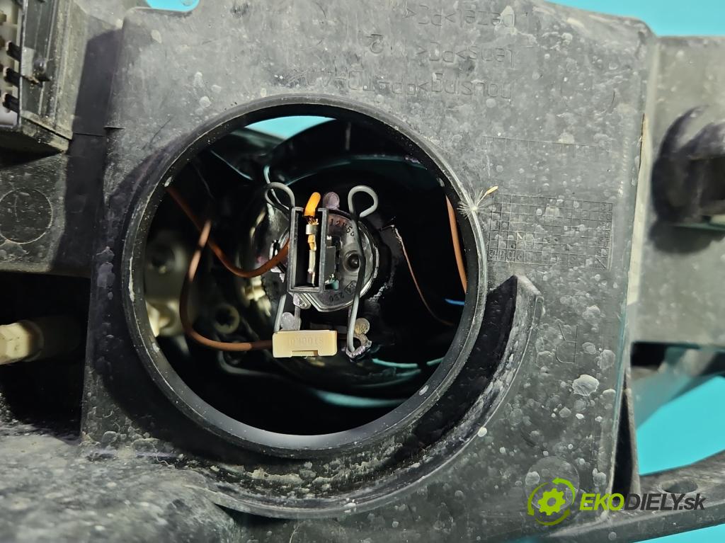 Peugeot 407 1.6 hdi 109 HP manual 80 kW 1560 cm3 5- Reflektor: pravý 9660235980 (Svetlo predné pravé)