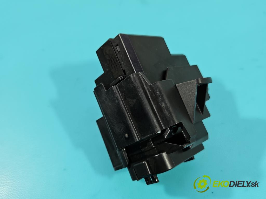 Audi A5 8T 2007-2016 2.0 TFSI 224hp automatic 165 kW 1984 cm3 5- Spínačka 8K0909131D (Spínacia skrinka)