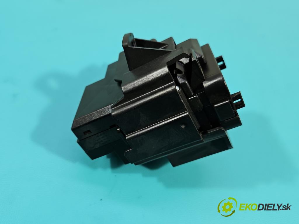 Audi A5 8T 2007-2016 2.0 TFSI 224hp automatic 165 kW 1984 cm3 5- Spínačka 8K0909131D (Spínacia skrinka)