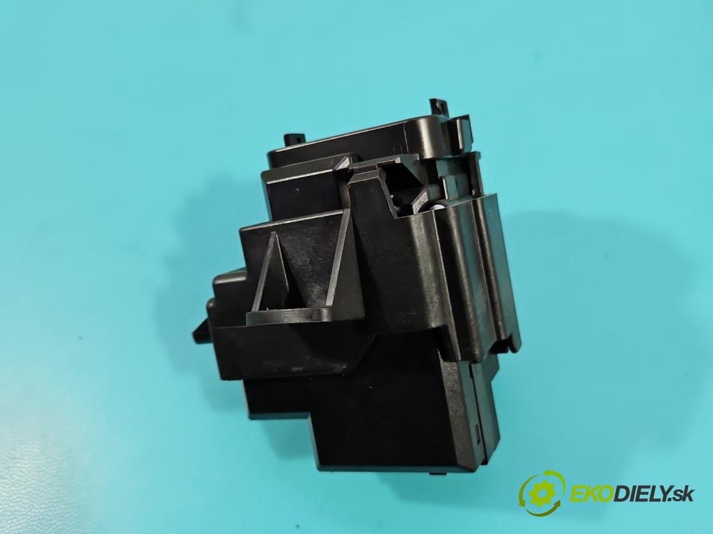 Audi A5 8T 2007-2016 2.0 TFSI 224hp automatic 165 kW 1984 cm3 5- Spínačka 8K0909131D (Spínacia skrinka)