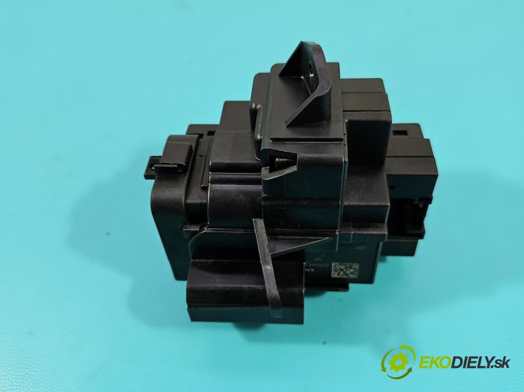 Audi A5 8T 2007-2016 2.0 TFSI 224hp automatic 165 kW 1984 cm3 5- Spínačka 8K0909131D (Spínacia skrinka)