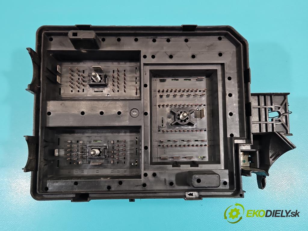 Opel Mokka A 2012-2019 1.6 cdti 136hp manual 100 kW 1598 cm3 5- skříňka pojistková 42397198 (Pojistková skříňka)