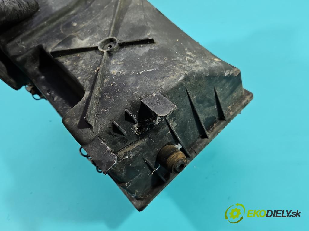 Vw Passat B3 1988-1993 1.8 90 HP manual 66 kW 1781 cm3 4- obal filtra vzduchu 357129607 (Obal vzduchového filtra)