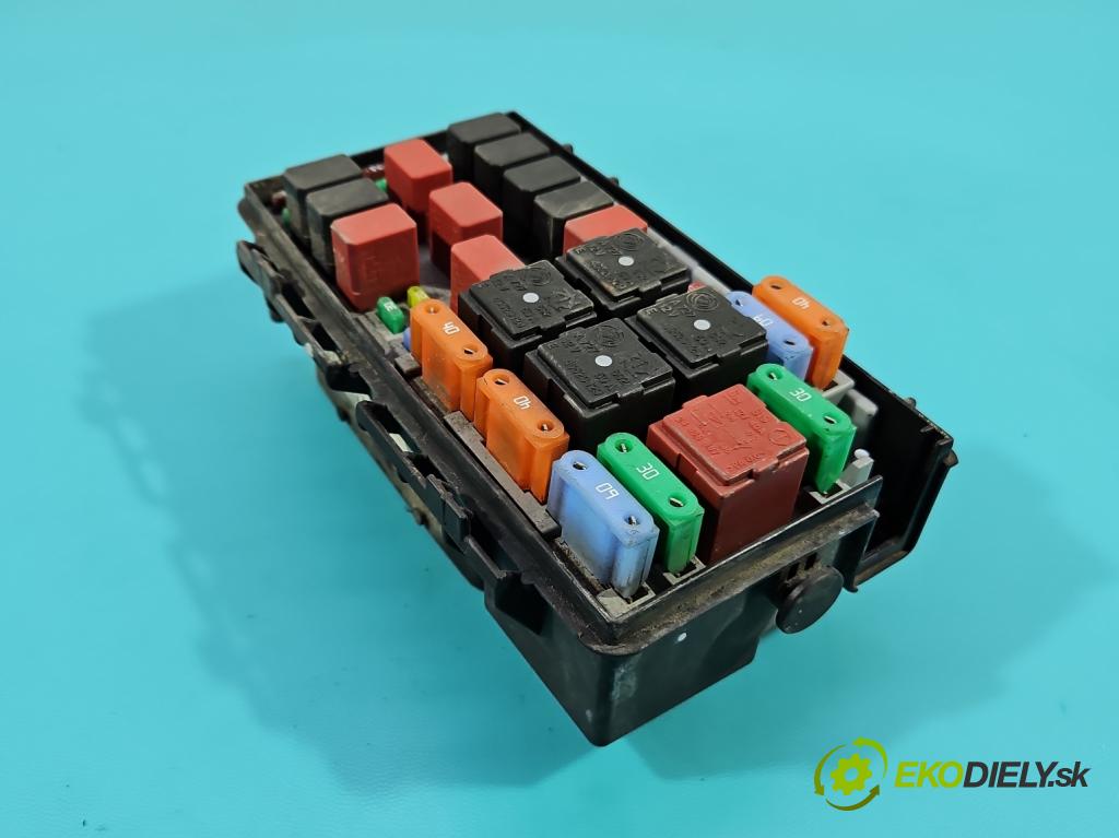 Fiat Punto Grande 1.3 JTD 69KM manual 51 kW 1300 cm3 3- skříňka pojistková 51775622 (Pojistková skříňka)