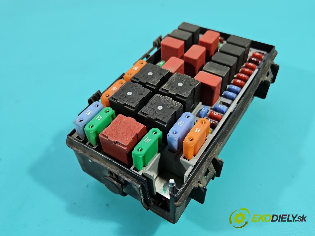 Fiat Punto Grande 1.3 JTD 69KM manual 51 kW 1300 cm3 3- skříňka pojistková 51775622 (Pojistková skříňka)