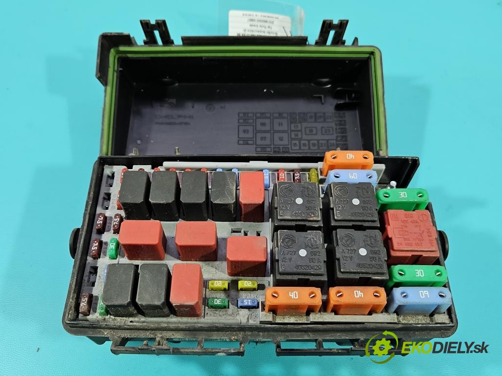 Fiat Punto Grande 1.3 JTD 69KM manual 51 kW 1300 cm3 3- skříňka pojistková 51775622 (Pojistková skříňka)